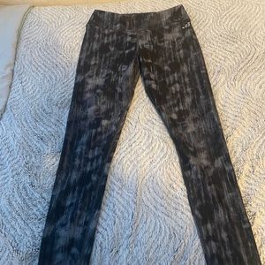 Women’s black and grey leggings